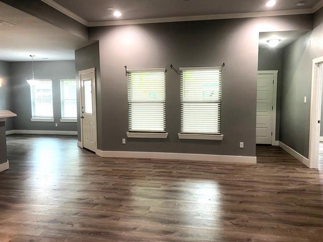 Building Photo - 605 E McGee St