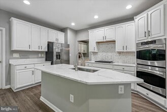 Building Photo - 905 Royal Elm Ct