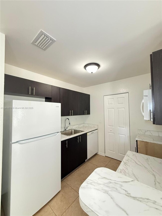 Foto del edificio - 160 SW 8th Ave