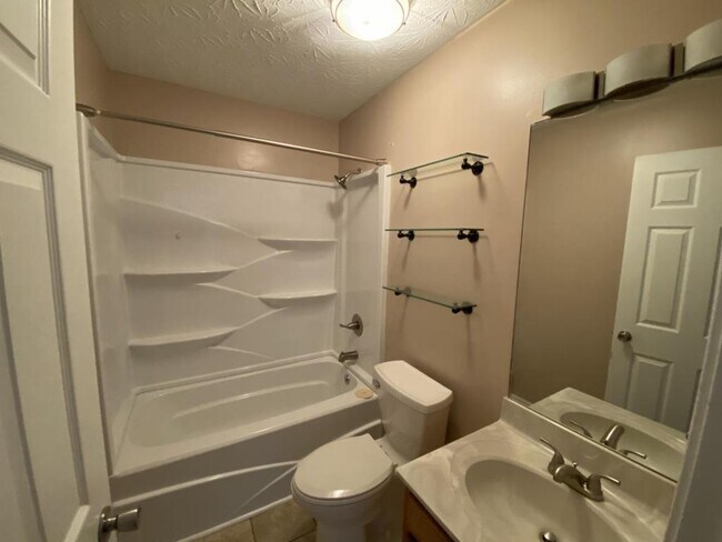 Building Photo - 120 River Run Ct.