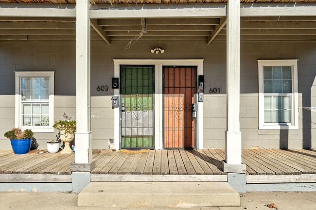 Building Photo - SW 24th St Fourplex