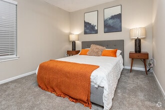 2BR, 2BA - 980SF - Crystal Lake