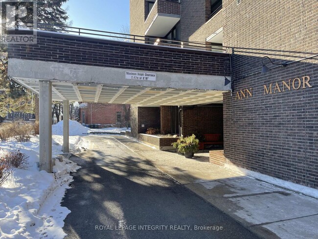 Building Photo - 71 Somerset St W