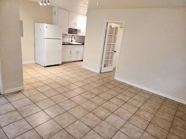 Building Photo - 2619 Marble Ave