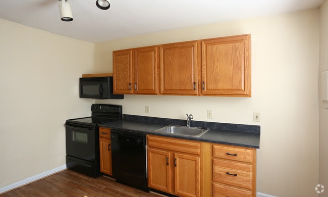 Building Photo - Villas at Southern Ridge