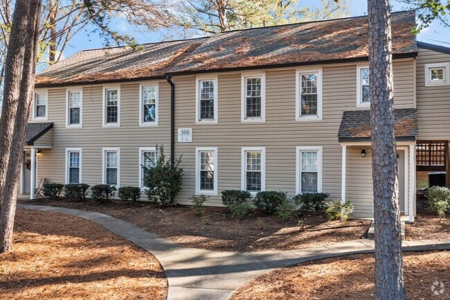 Building Photo - West Oak Apartment Homes