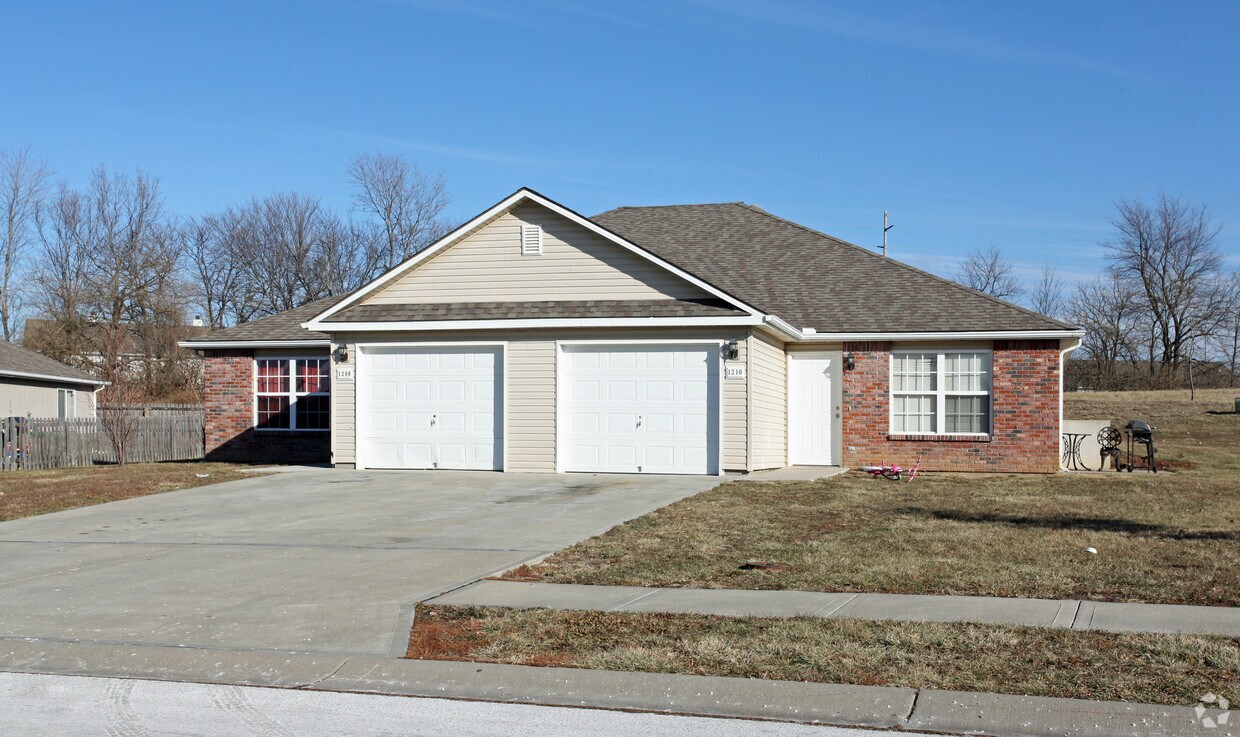 12161218 Fall Meadow Ln, Belton, MO 64012 12161218 Fall Meadow Ln