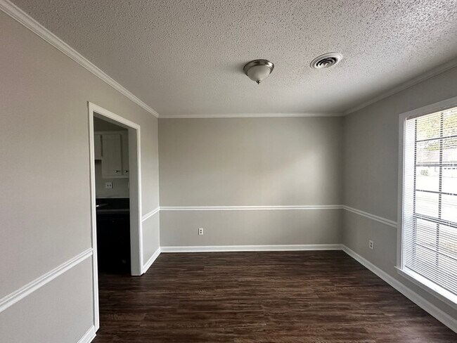 Building Photo - 6837 Valley Park Dr