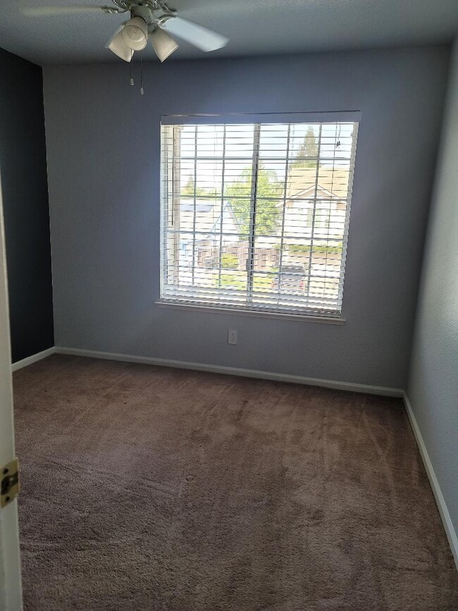 Building Photo - 1709 Evergreen Dr