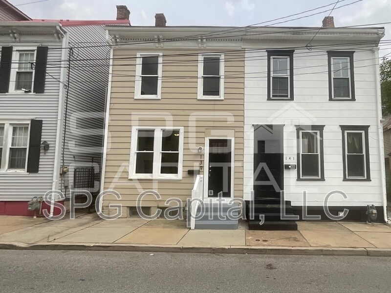 Foto principal - 139 Cedar St