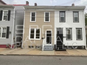 Building Photo - 139 Cedar St