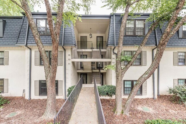 Building Photo - 115 Rosaire Pl NW