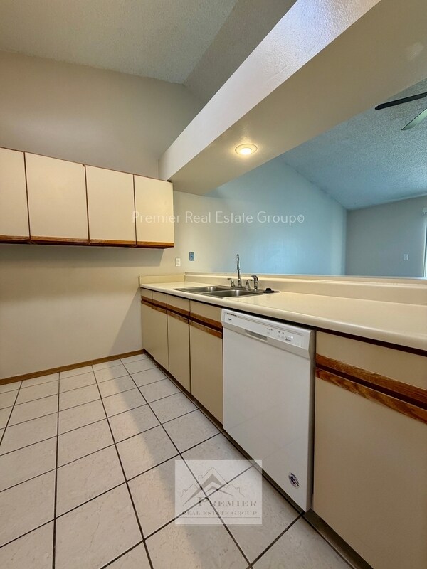 Building Photo - 2366 Lexington Village Ln
