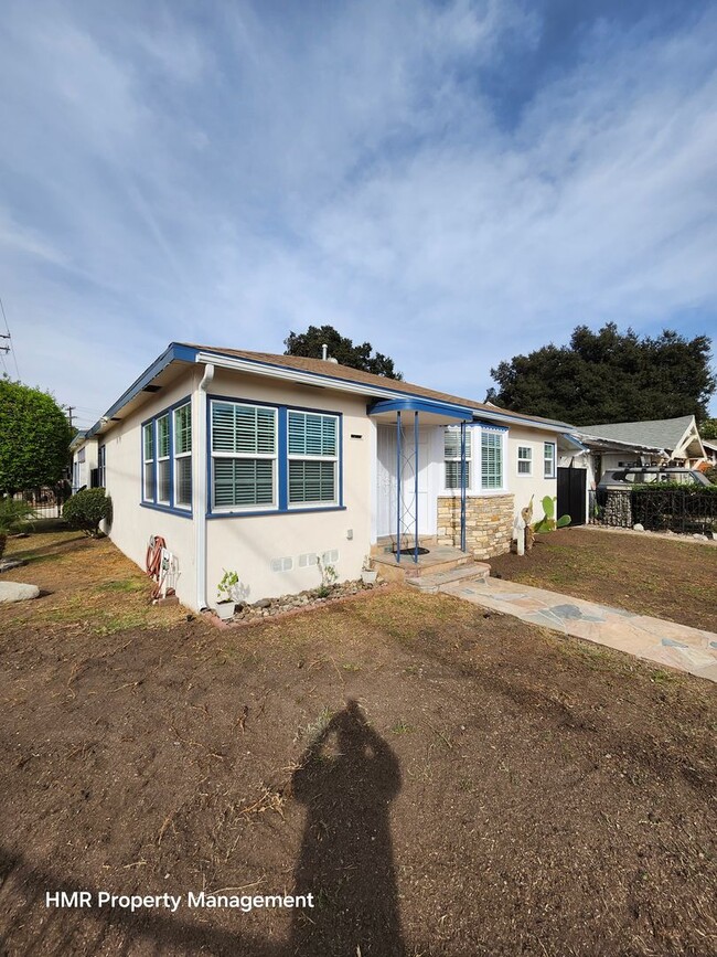 Building Photo - Remodel 2-Bed, 1-Bath corner lot Home for ...