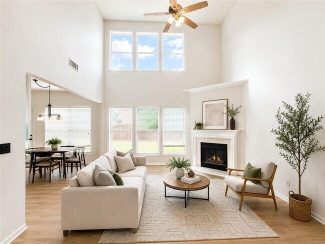 Foto del edificio - 2252 Jasmine Glen Dr