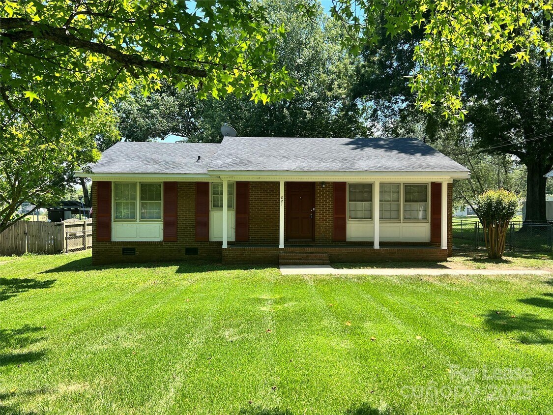 Primary Photo - 821 Brookwood St