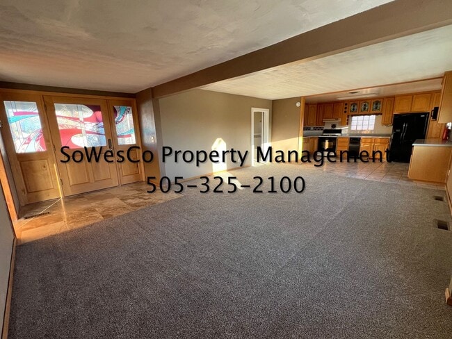 Building Photo - Large 3 Bedroom Home on East Side of Town