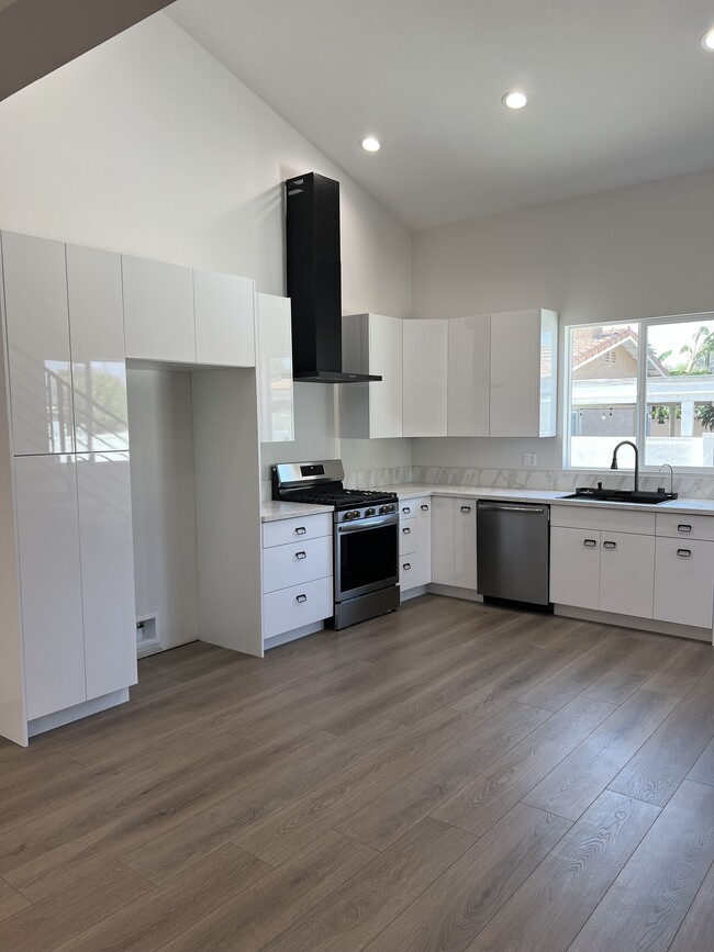 Foto del edificio - 14939 Tuba St