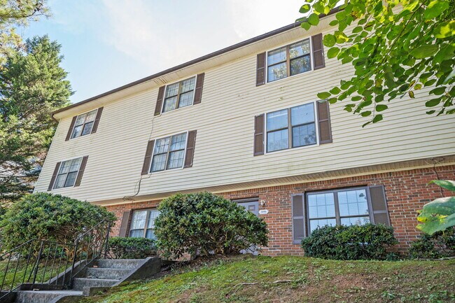 Building Photo - 3092 Destin Cir