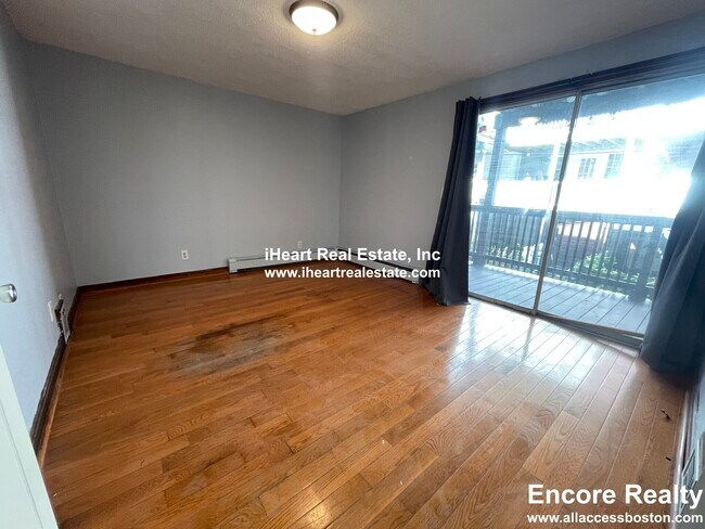 Foto del edificio - 474 E 7th St