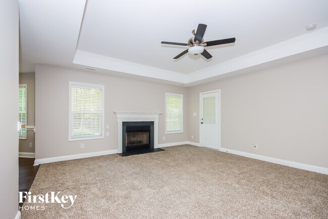 Building Photo - 645 White Oaks Rd