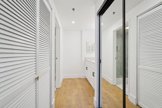 Interior Photo - 10636 Wilshire - Luxury Doorman Building