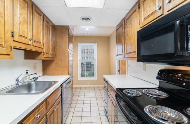 Building Photo - 6259 Stanford Ct