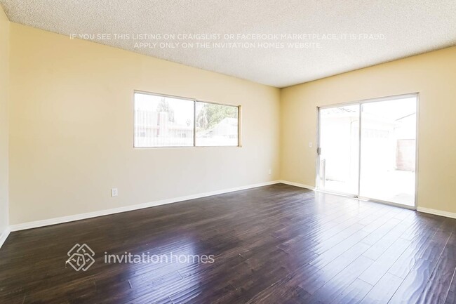 Foto del edificio - 8138 Darby Ave