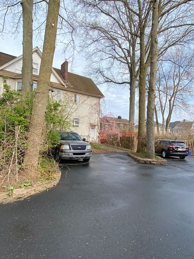 Ample parking - 354 Lincoln Ave E