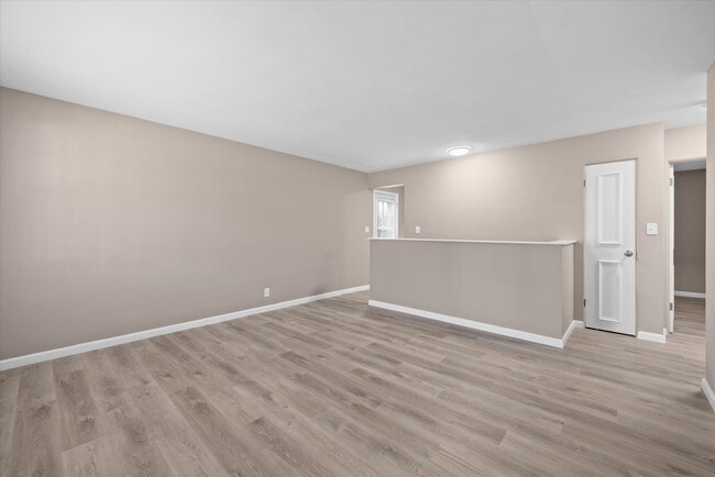 Building Photo - 18 Manor Dr