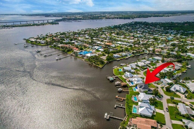 Foto del edificio - 32 SW Riverway Blvd