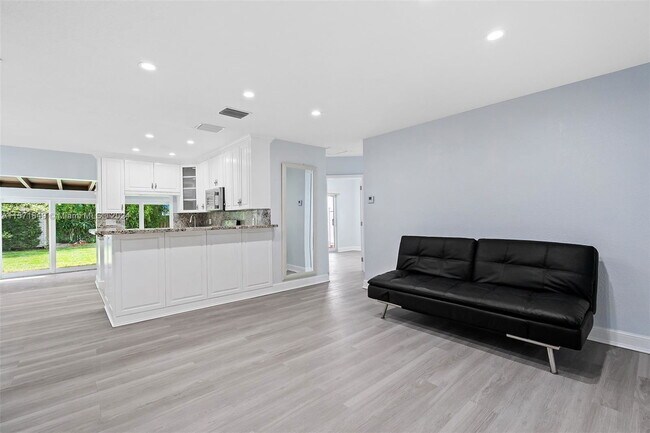 Photo - 804 SE 6th Ct House