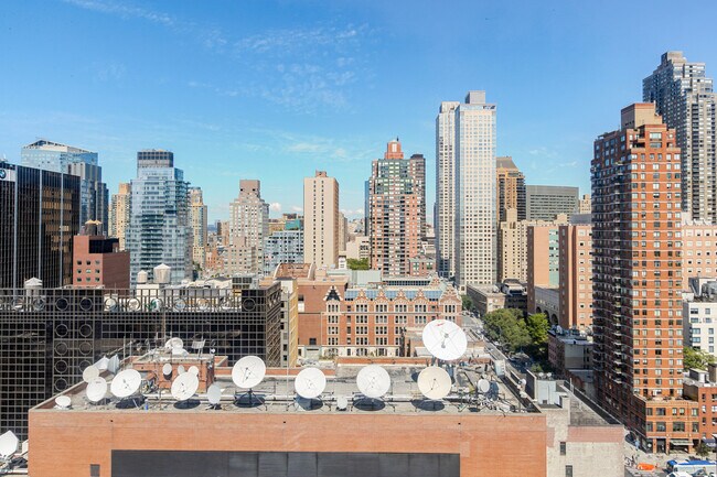 Building Photo - 500 W 56th St