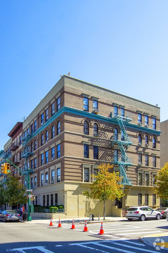Building Photo - 317 W 120th St