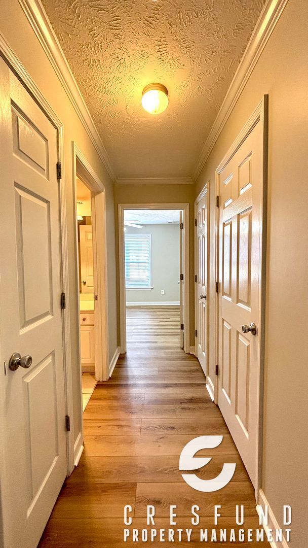 Building Photo - BRAND NEW FLOORING!!! - 2 Bed, 2 Bath Cond...