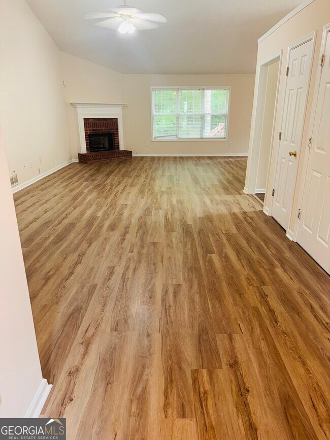 Building Photo - 3305 Chandon Ln