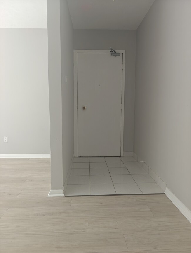 Photo du bâtiment - 602 Silverbirch Rd