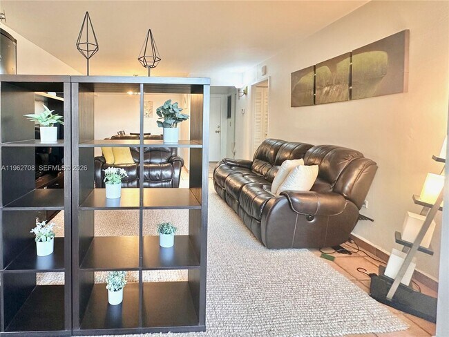 Foto del edificio - 7135 Collins Ave