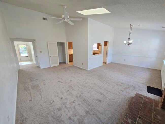 Building Photo - BEAUTIFUL 3-BED, 2-BATH HOME ON THE LAKE I...