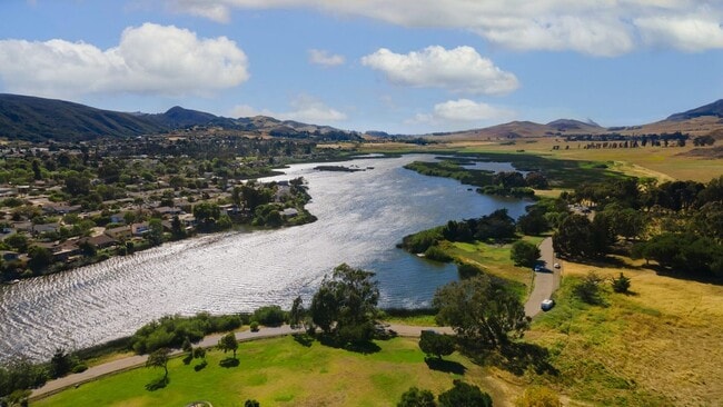 Foto del edificio - 302 Madonna Rd