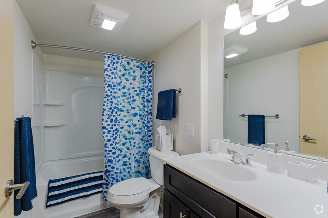 2 habitaciones, 2 baños - Oak Tree Apartments
