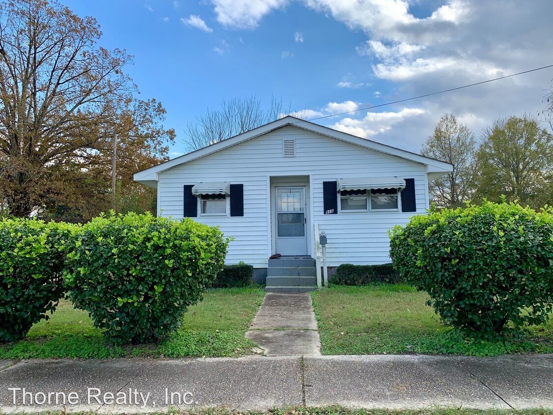 Foto principal - 2 br, 1 bath House - 515 E Wilson St.