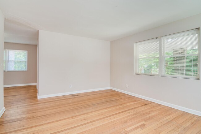 Building Photo - 2004 Shark Dr