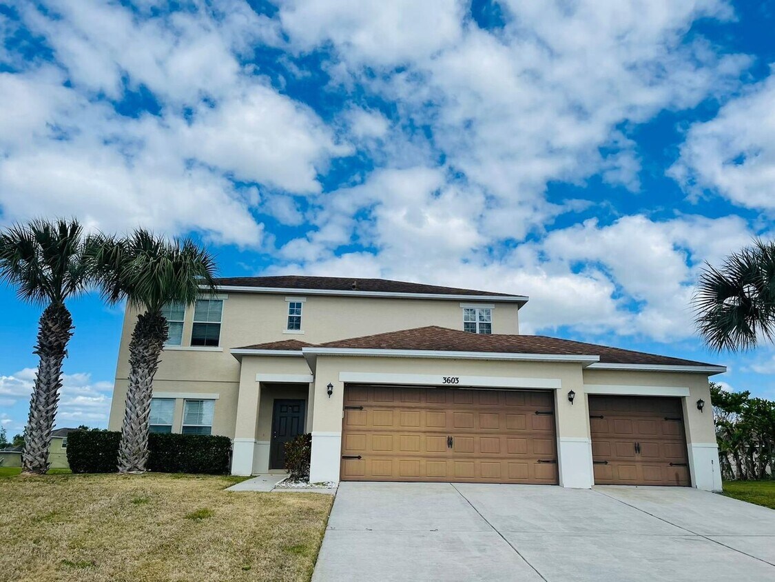 Foto principal - Brand new 4 bed 2 1/2 bath house in gated ...