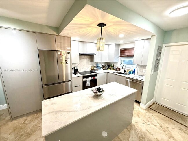 Building Photo - 809 W Oakland Park Blvd