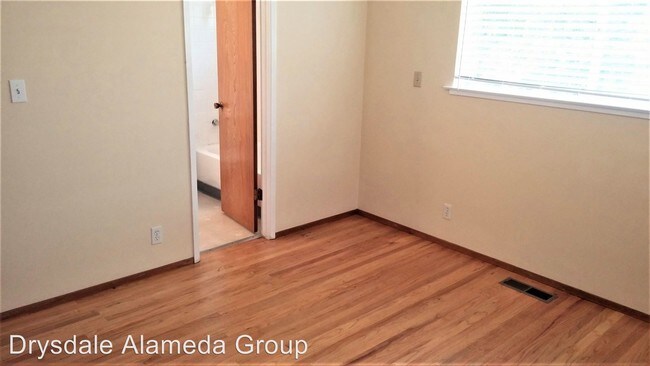 Foto del edificio - 3 br, 2 bath House - 2838 Washington