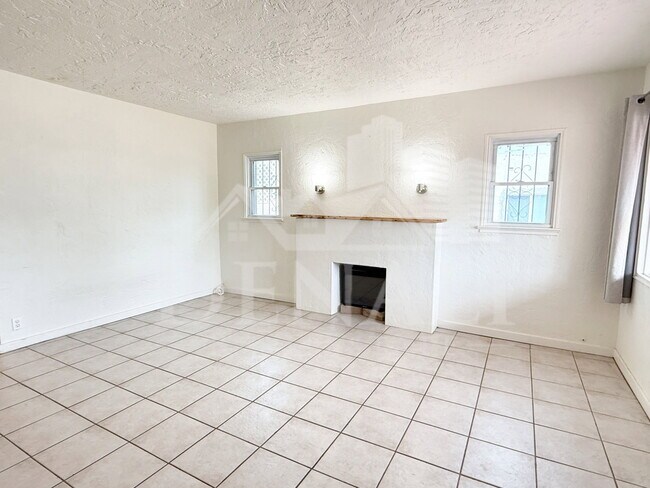 Building Photo - 3215 E Willard St