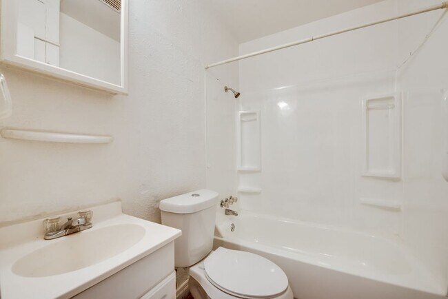 Building Photo - 838 Dalworth St