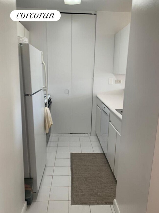 Foto del edificio - 145 E 48th St