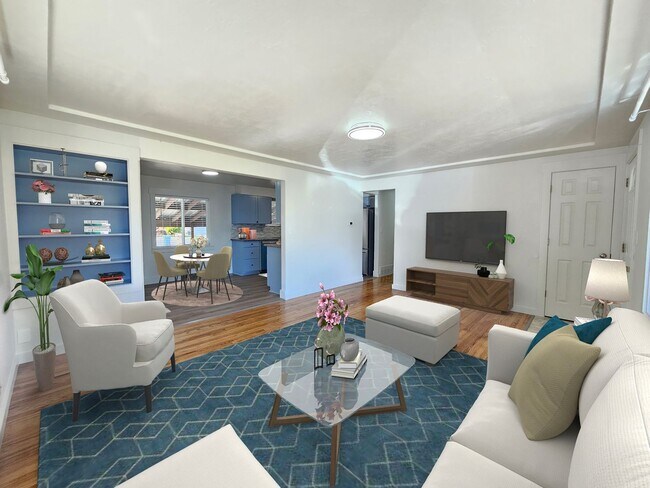 Foto del edificio - $1,900 - 4 Bed / 1 Bath Home with Fully Fe...
